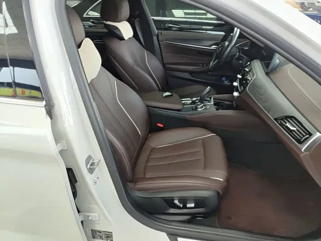 BMW 5 Series — Фото автомобиля 24
