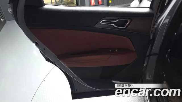 Kia Sportage Бензин 1.6 турбо 2WD — Фото автомобиля 24
