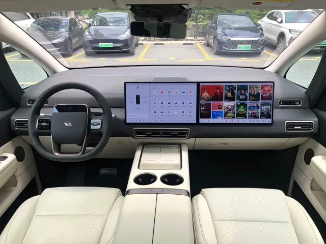 Li Auto MEGA — Фото автомобиля 12