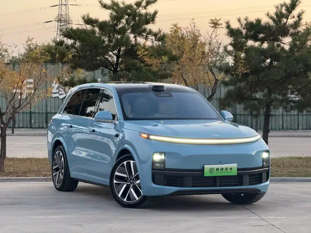 Li Auto L8 — Фото автомобиля 3