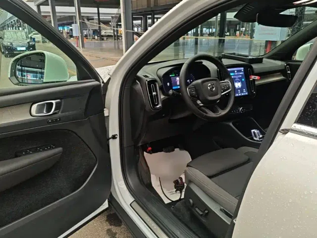 Volvo XC40 — Фото автомобиля 15