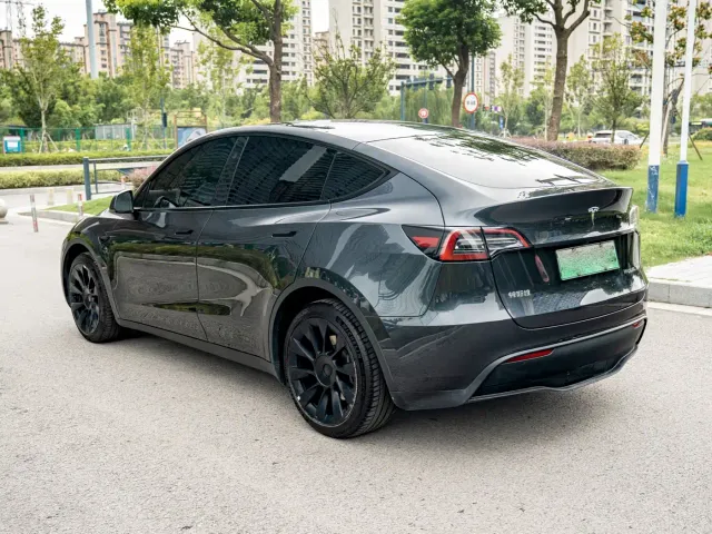 Tesla Model Y — Фото автомобиля 5
