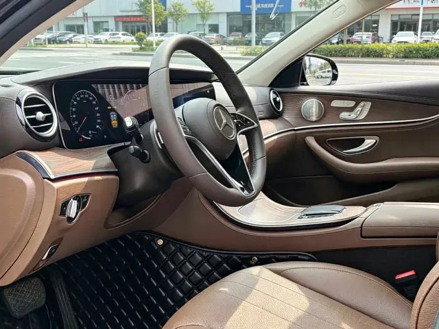 Mercedes-Benz E-Class — Фото автомобиля 4
