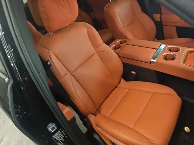 Li Auto L8 — Фото автомобиля 24