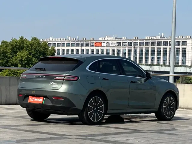 Aito M5 — Фото автомобиля 4