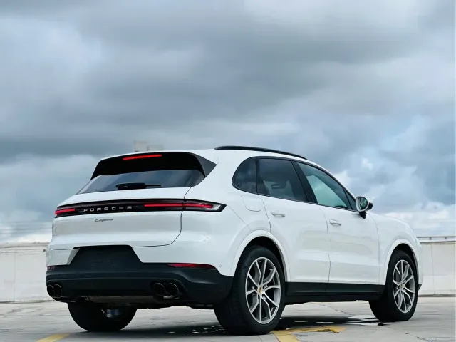 Porsche Cayenne — Фото автомобиля 10