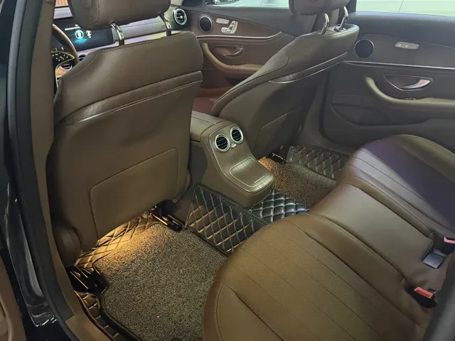 Mercedes-Benz E-Class — Фото автомобиля 4
