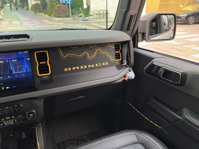 Ford Bronco — Фото автомобиля 22