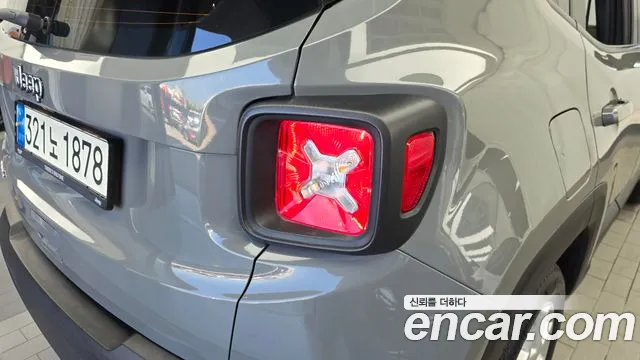Jeep Renegade — Фото автомобиля 22