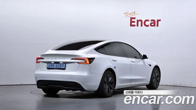 Tesla Model 3 — Фото автомобиля 2