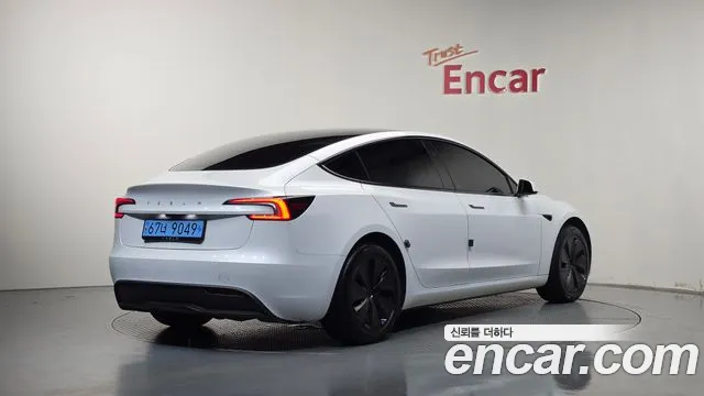 Фотография автомобиля — Tesla Model 3