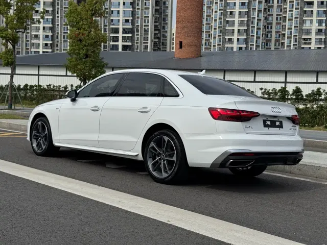 Audi A4L — Фото автомобиля 14