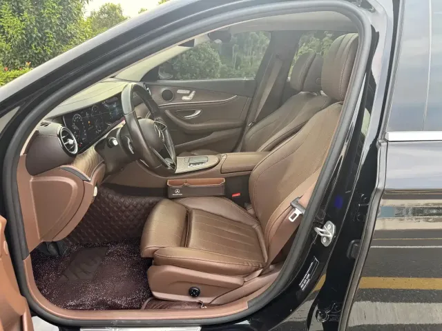 Mercedes-Benz E-Class — Фото автомобиля 3