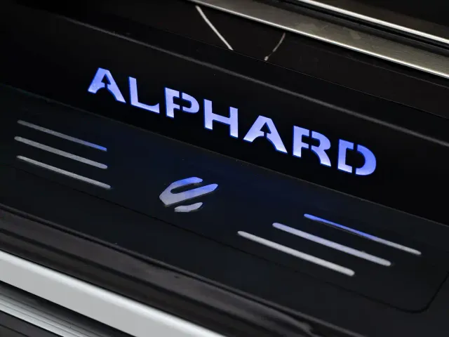 Toyota Alphard — Фото автомобиля 19