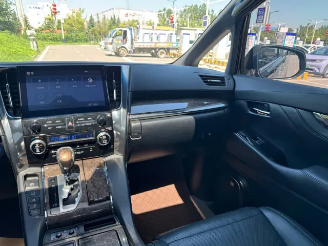 Toyota Vellfire — Фото автомобиля 20