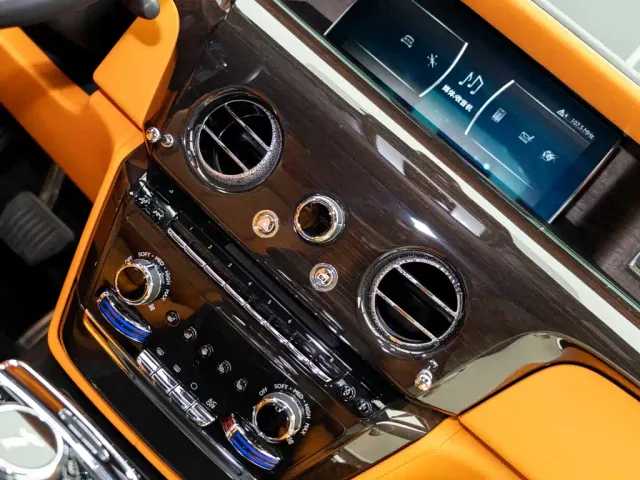 Rolls-Royce Phantom — Фото автомобиля 23