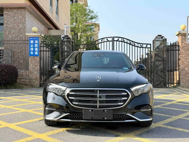 Фотография автомобиля — Mercedes-Benz E-Class
