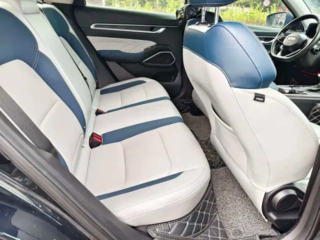 Geely Emgrand — Фото автомобиля 12