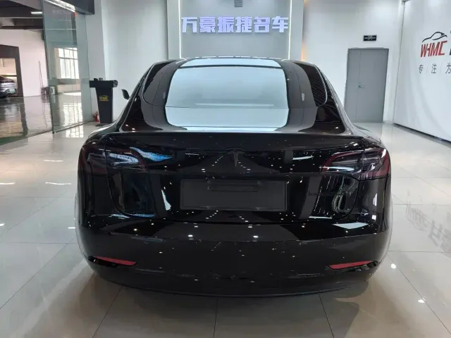Tesla Model 3 — Фото автомобиля 8