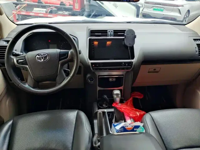 Toyota RAV4 — Фото автомобиля 12