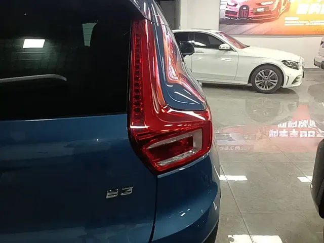 Volvo XC40 — Фото автомобиля 7