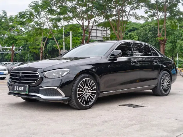Фотография автомобиля — Mercedes-Benz E-Class
