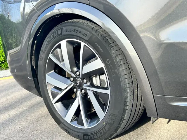 Li Auto L8 — Фото автомобиля 15