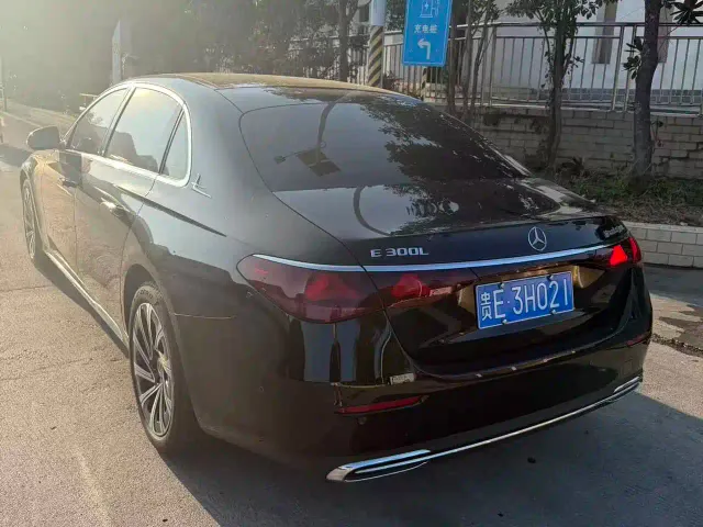 Mercedes-Benz E-Class — Фото автомобиля 5