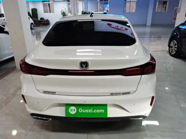 Changan Eado — Фото автомобиля 5