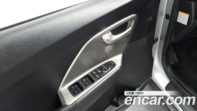Kia Niro — Фото автомобиля 18