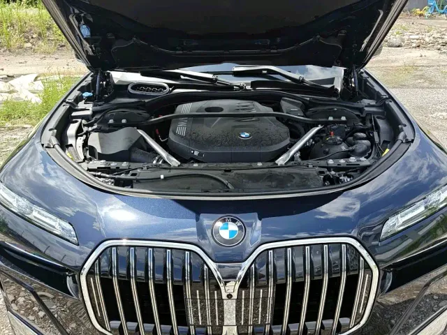 BMW 7 Series — Фото автомобиля 14