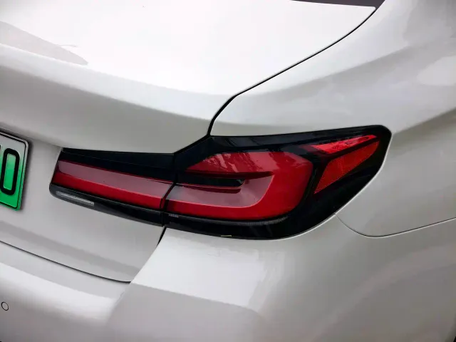 BMW 5 Series — Фото автомобиля 9