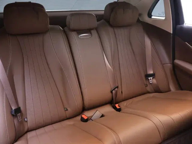 Mercedes-Benz E-Class — Фото автомобиля 23