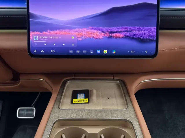 Nio ES8 — Фото автомобиля 9