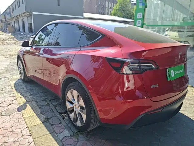Tesla Model Y — Фото автомобиля 4
