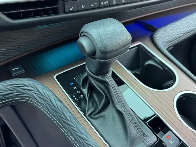 Toyota Sienna — Фото автомобиля 9