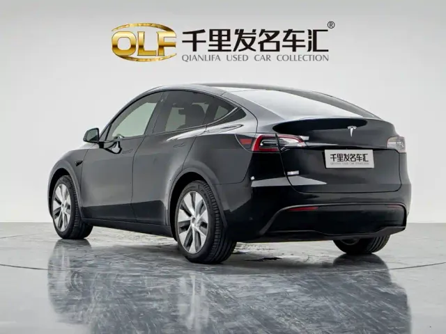 Tesla Model Y — Фото автомобиля 8