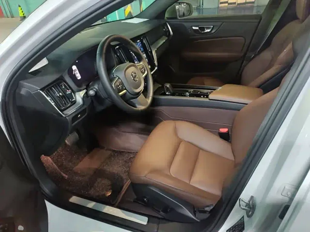 Volvo S60 — Фото автомобиля 14