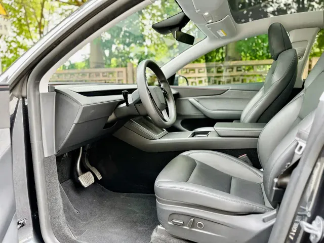 Tesla Model Y — Фото автомобиля 11