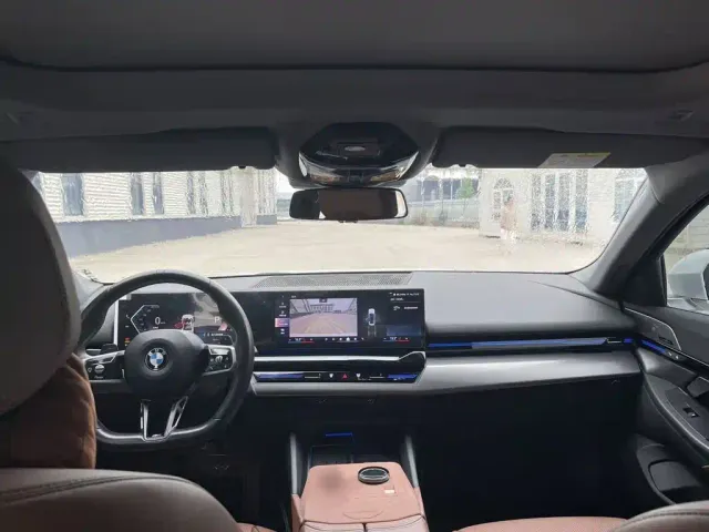 BMW 5 Series — Фото автомобиля 16