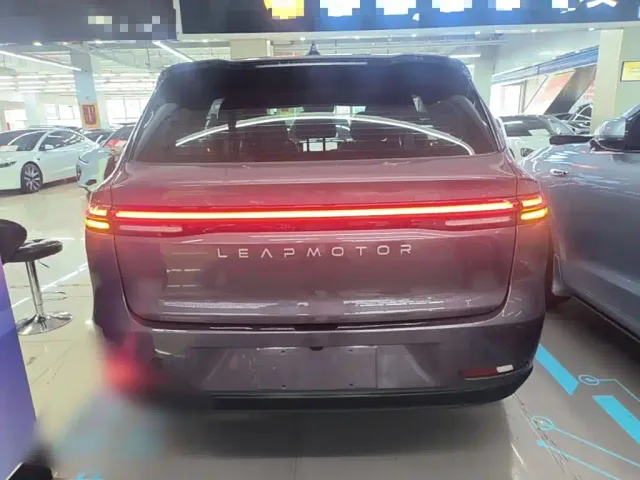 Leapmotor C10 — Фото автомобиля 5