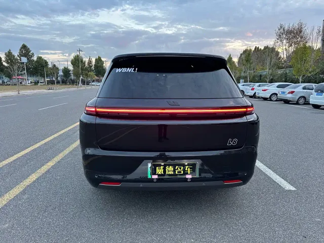 Li Auto L8 — Фото автомобиля 4
