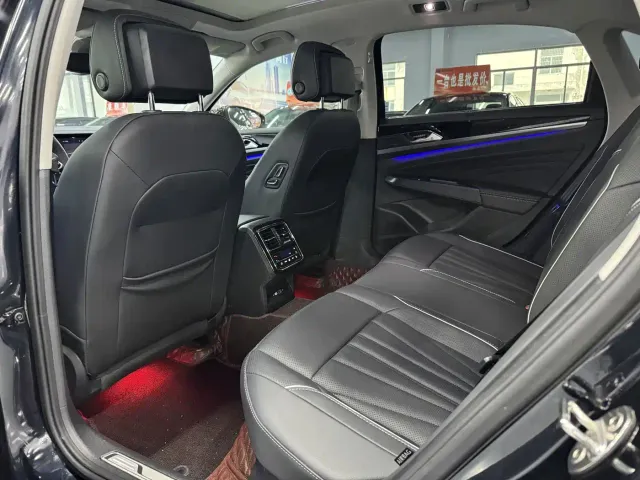 Volkswagen Passat — Фото автомобиля 5