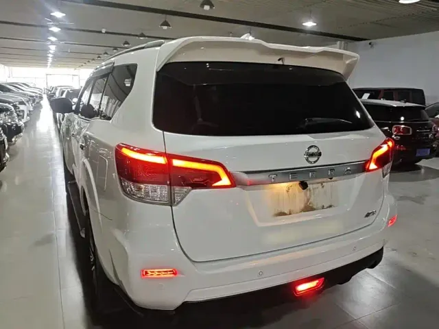 Nissan Terra — Фото автомобиля 4