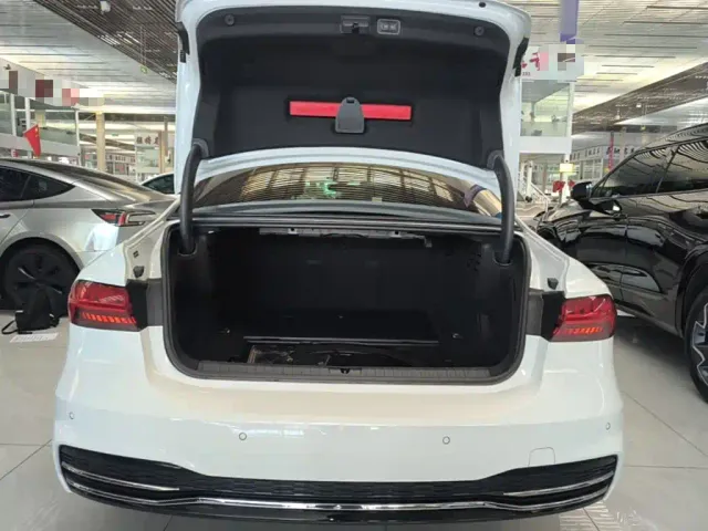 Audi A7L — Фото автомобиля 18