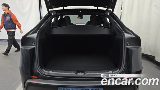 Tesla Model Y — Фото автомобиля 23