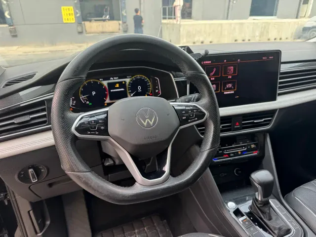 Volkswagen Tiguan L — Фото автомобиля 7