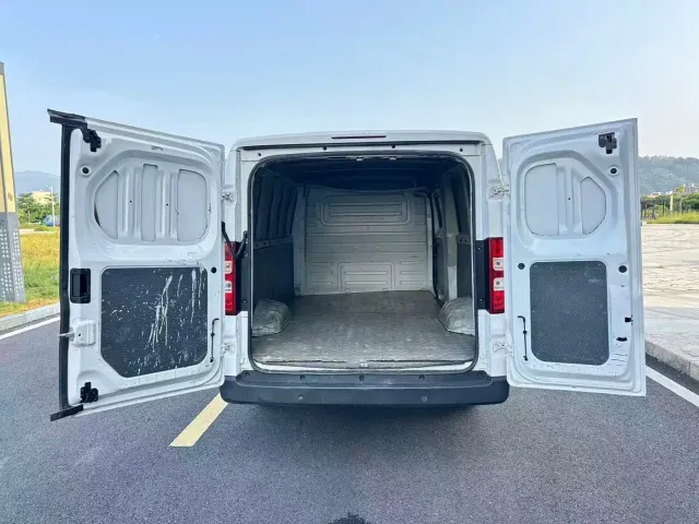 Wuling Motors Wuling Yangguang 2024 300km Comfort Enclosed Van 60kW — Фото автомобиля 10