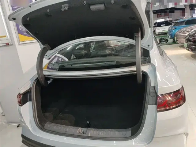 BYD Qin L — Фото автомобиля 18