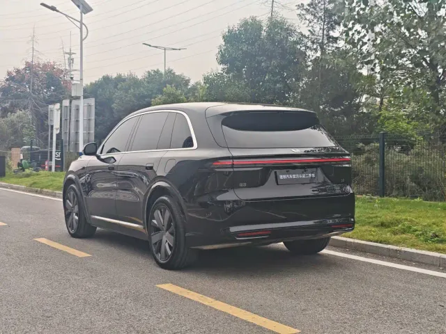 Li Auto Li L8 — Фото автомобиля 10